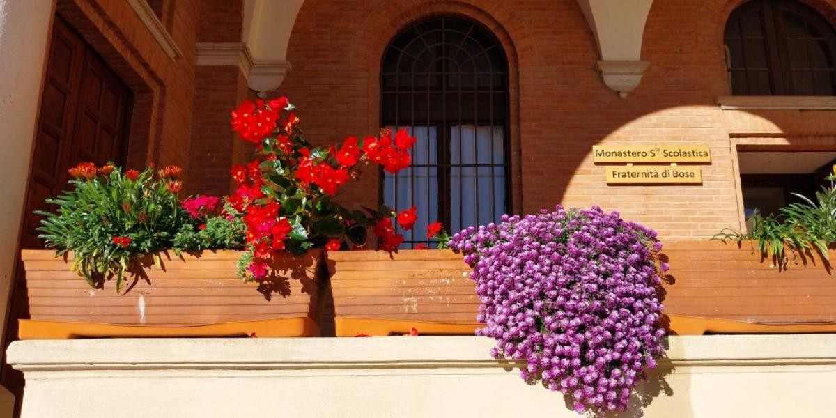 05-ingresso_con_fioriere